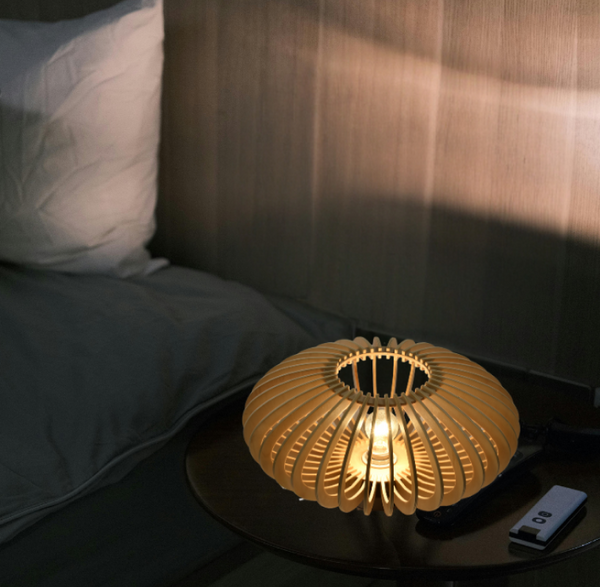 Chericoni Curvato Tischlampe – Detailansicht des Holzfußes und der E27-Fassung