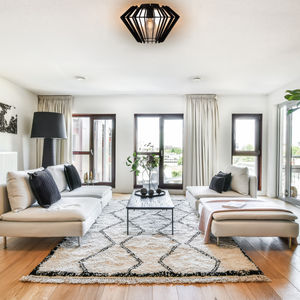 Detailaufnahme der Chericoni Tavola Deckenlampe mit offenem Metallrahmen