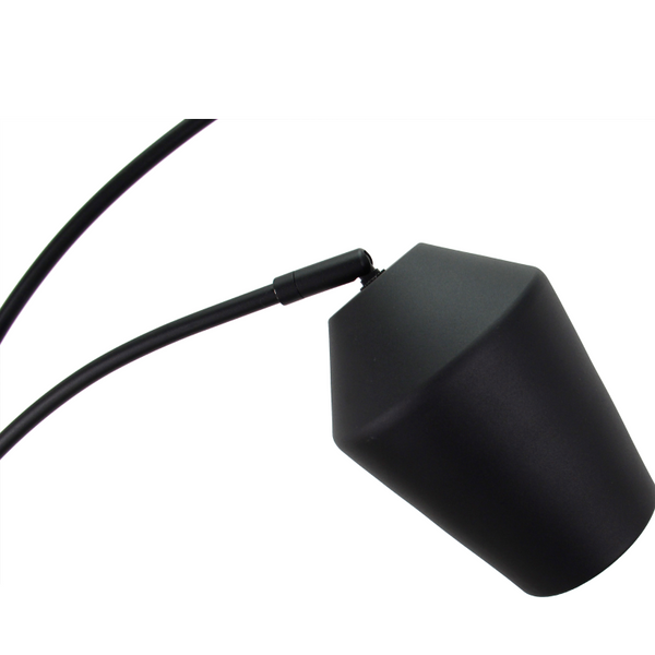 Stehlampe mit Filament-Leuchtmitteln in Wohnraum