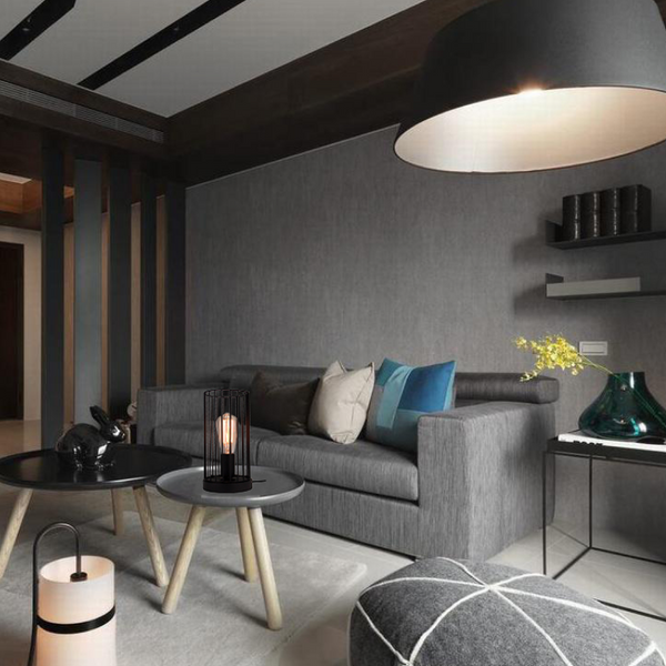 Die Chericoni Tavola Tischlampe, Schwarz, 1-flammig, Ø15 cm, ist ideal für kleine Räume und stilvolle Akzentbeleuchtung.