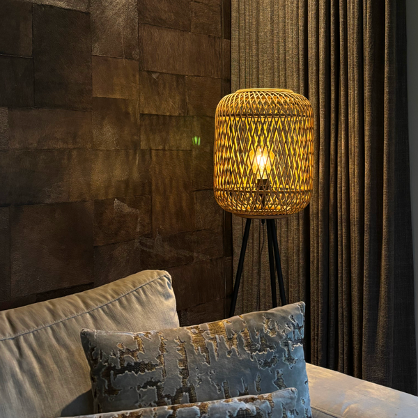 Geflochtene Bambus-Stehleuchte mit einzigartigem Lichtspiel