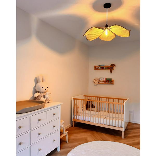 Various Schmetterling Pendelleuchte – Detail des Blattmusters