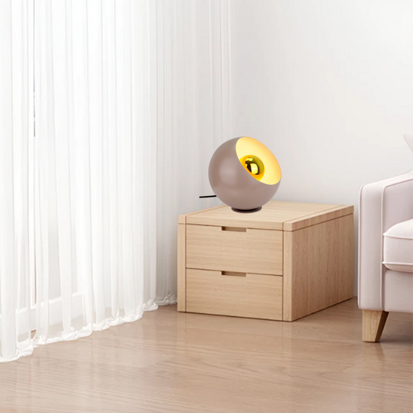 Taupefarbene Tischlampe Sfera – runde Form – cremefarbene Innenfläche