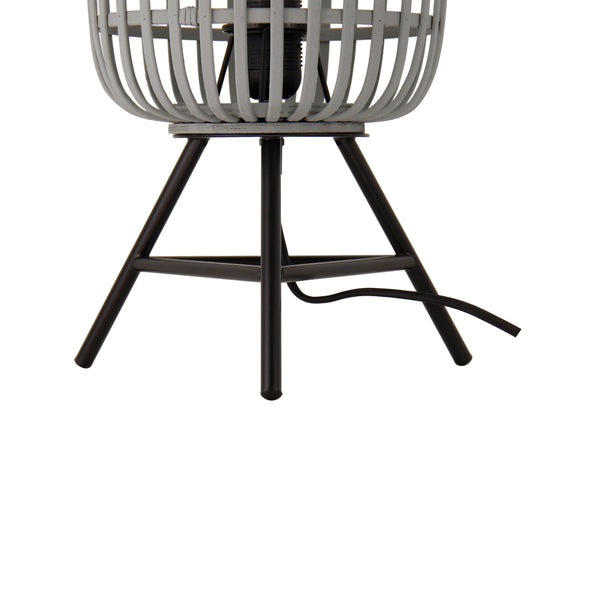 Various Woven Tischlampe mit Metall-Dreibein und Rattan-Schirm