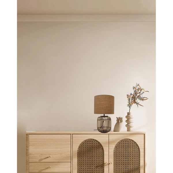 Tischlampe aus Naturmaterialien mit warmem Licht