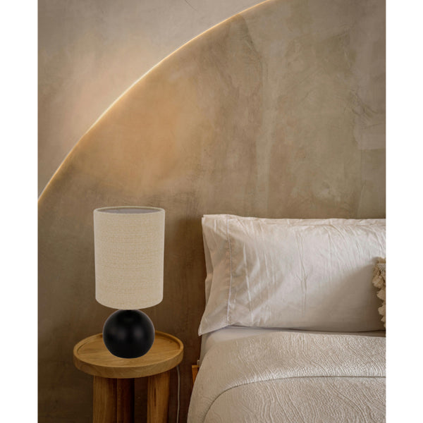 Moderne Tischlampe Porto mit Kugelfuß in Schwarz – Stilvoll für Wohn- oder Arbeitszimmer.