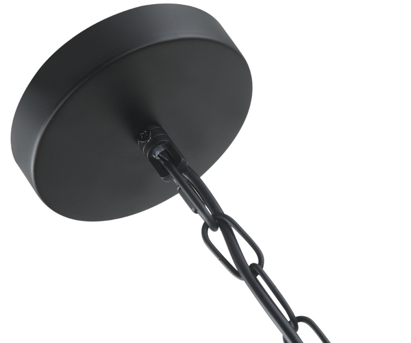 Die Venezia Pendelleuchte in Schwarz vereint rustikale Eleganz mit modernem Design. Perfekt für gemütliche Essbereiche.