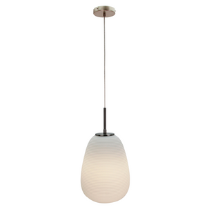 Die Chericoni Costola Hängelampe, Ø24 cm, 1-flammig, aus Glas & Metall, verbindet elegantes Design mit funktionaler Beleuchtung.