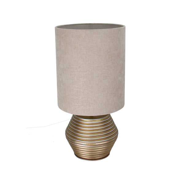Detailaufnahme der modernen Tischleuchte Tin in elegantem Gold und Creme. Ein Blickfang, der jeden Raum stilvoll bereichert.