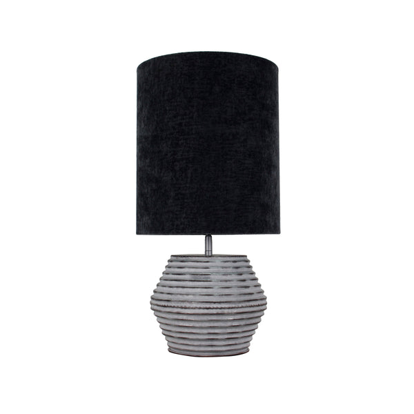 Moderne Tischleuchte Tin in Silber und Dunkelgrau. Ideal für stilvolle Akzente im Wohnraum oder Büro.