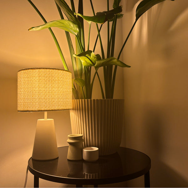 Various Faro Tischlampe – Modernes Design mit Kegelfuß – Taupe – E27-Fassung