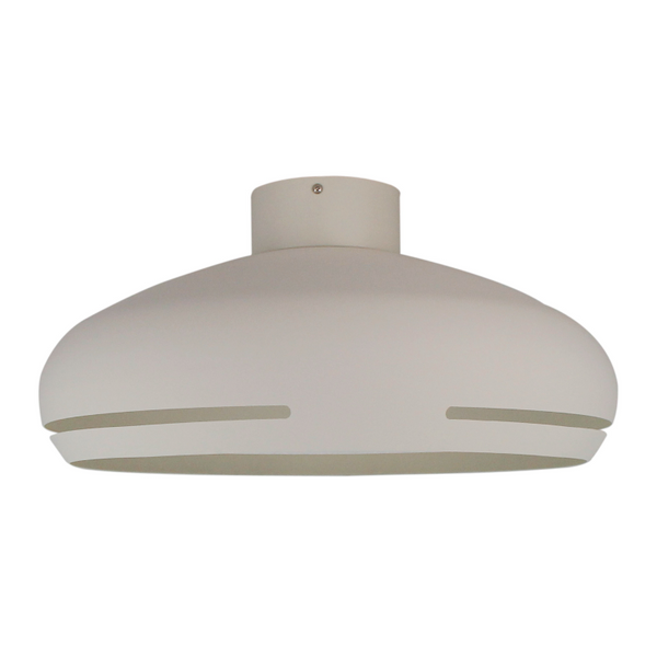 Montierte Streifenlampe in einem modernen Wohnzimmer