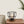 Tischlampe mit Metallschirm und Holzdetails – Serie Frame