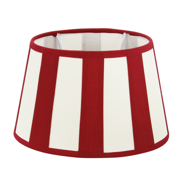 Der ovale Lampenschirm in Rot und Beige verleiht jedem Raum eine warme, einladende Atmosphäre. Ideal für gemütliche Abende.