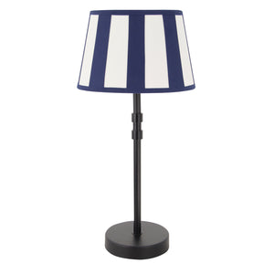 Der ovale Lampenschirm in Creme bringt modernes Flair in jeden Raum. Erzeugt eine einladende, harmonische Atmosphäre.