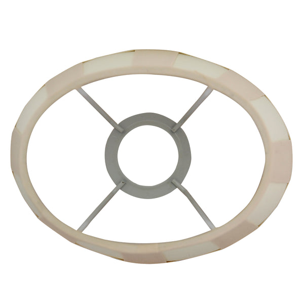 Der cremefarbene Lampenschirm Oval aus der Balken-Serie bringt Sanftheit in jeden Raum. Ideal für stimmungsvolle Beleuchtung.