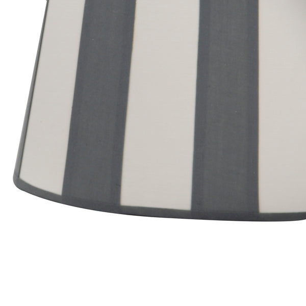 Detailansicht des grauen Lampenschirms Oval von Various. Ideal für eine moderne und gemütliche Beleuchtung in jedem Raum.