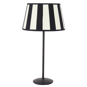 Der schwarze Lampenschirm Drum von Various bringt eine moderne Note in jedes Zuhause. Ideal für stimmungsvolle Beleuchtung.