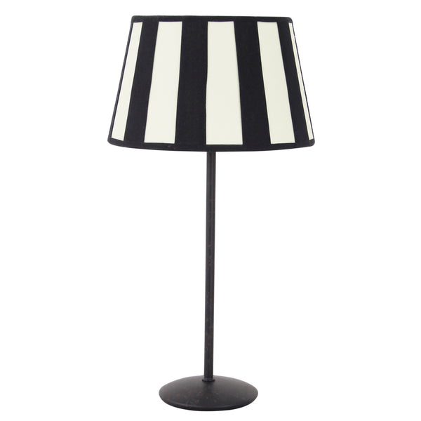 Der schwarze Lampenschirm Drum von Various bringt eine moderne Note in jedes Zuhause. Ideal für stimmungsvolle Beleuchtung.