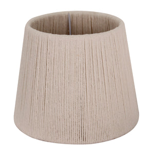 Beige Lampenschirm aus Baumwolle für gemütliches Licht. Perfekt für eine entspannte Atmosphäre in jedem Wohnraum.