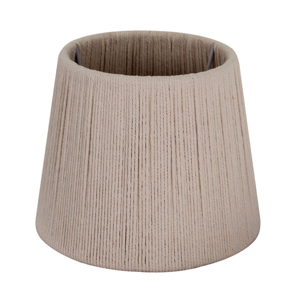 Beiger Lampenschirm aus der Baumwolle-Serie überzeugt mit zeitlosem Design. Ideal für eine warme und einladende Atmosphäre.