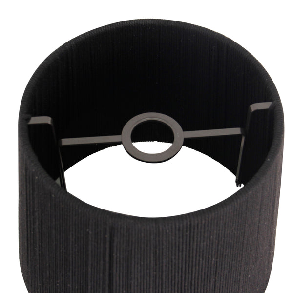 Detailaufnahme des modernen Lampenschirms in Schwarz. Ideal für stilvolle Akzente in deinem Wohnraum.