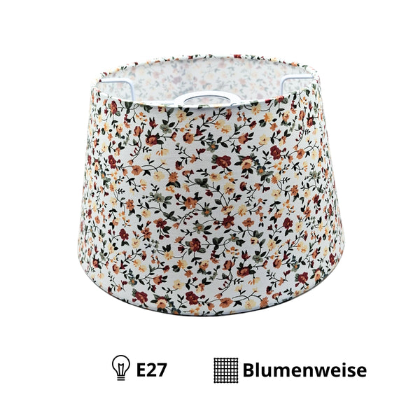 Der cremefarbene Lampenschirm mit Blumenmuster verleiht jedem Raum einen charmanten Bohemian-Flair.
