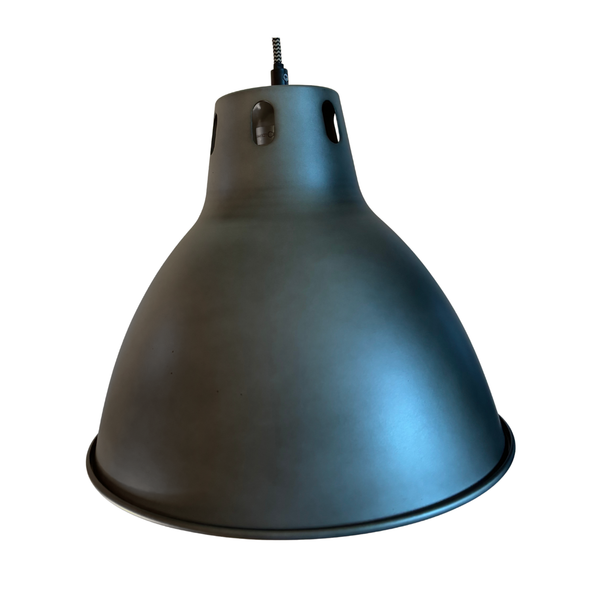 Detailaufnahme der Cucina Pendelleuchte in grauem Burned Steel. Modernes Design, perfekt für Küche und Essbereich.