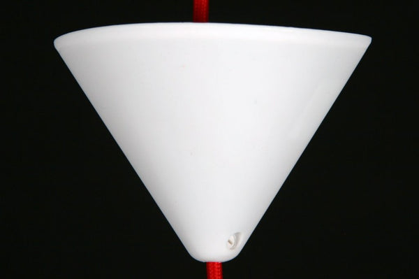 Detailaufnahme der weißen Pendelleuchte Corda, die mit ihrem modernen Design jeden Raum aufwertet.