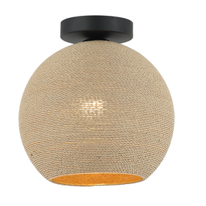 Die braune Deckenleuchte Carpi begeistert mit ihrem minimalistischen Design. Ideal für eine warme, einladende Atmosphäre.