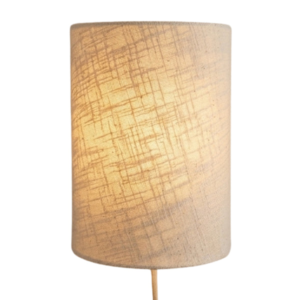 Die cremefarbene Wandleuchte Caspera verleiht jedem Raum einen Hauch von Japandi-Stil. Ideal für eine gemütliche Atmosphäre.