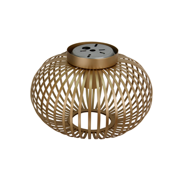 Detailaufnahme der goldenen Deckenleuchte Curvato. Ihr modernes Design verleiht jedem Raum einen Hauch von Eleganz.