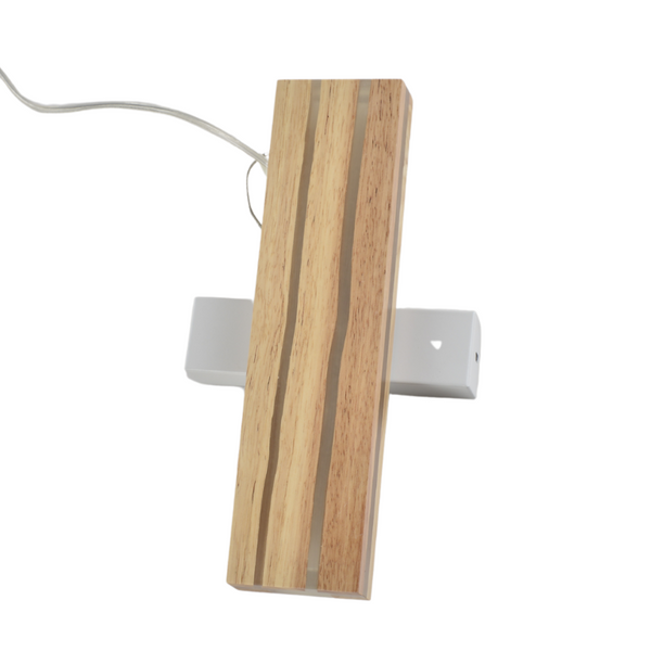 Detailaufnahme der landhausstil Wandleuchte aus Holz.