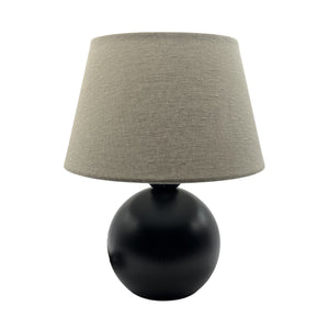 Der schwarze Lampenfuß aus der Kugel-Serie ist ideal für minimalistisches Design. Perfekt für zeitgemäße Lichtlösungen.
