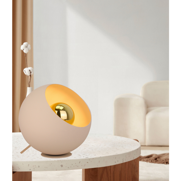 Beige Tischleuchte Sfera von Various bringt modernes Flair in jeden Raum.