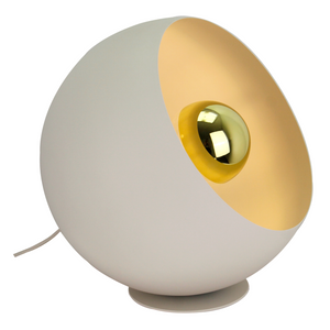 Die cremefarbene Sfera Stehleuchte vereint modernes Design und Funktionalität. Perfekt für stilvolle Akzente in jedem Raum.