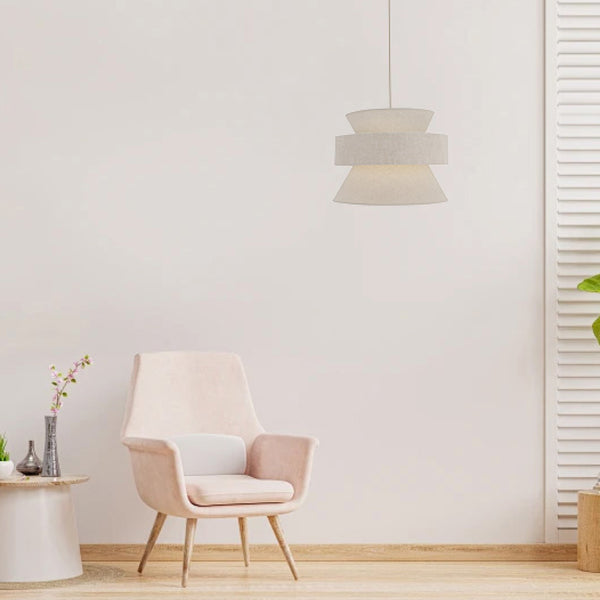 Die beige Pendelleuchte Scarlisa vereint Japandi-Stil mit natürlichem Charme. Perfekt für eine warme, einladende Atmosphäre.