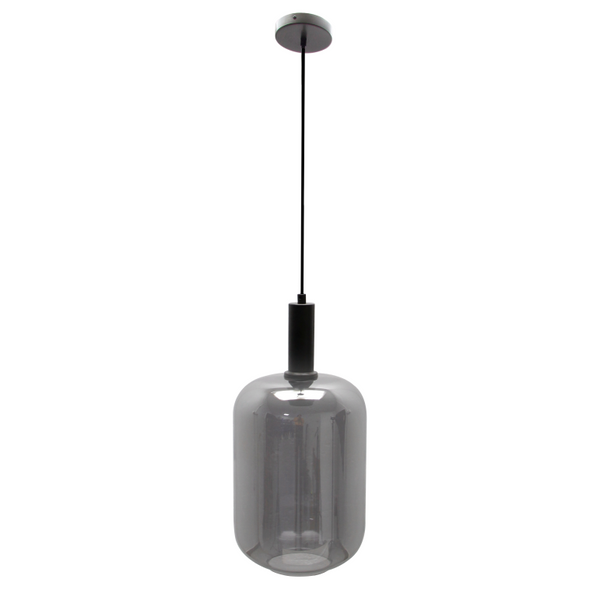 Detailansicht der schwarzen Pendelleuchte Specchio. Ihr modernes Design verleiht jedem Raum eine elegante Atmosphäre.