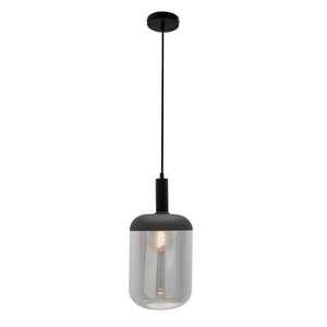 Die schwarze Pendelleuchte Specchio opaco bringt modernes Flair in jeden Raum. Ideal für stimmungsvolle Akzente über Tischen.