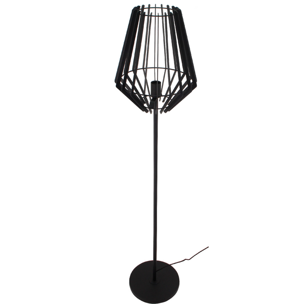 Detailaufnahme der eleganten Stehleuchte Tavola in Schwarz. Sie bringt modernes Flair und warmes Licht in jeden Wohnraum.