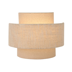 Die beige Wandleuchte Trilo vereint Japandi-Design mit natürlichem Charme. Sie setzt gemütliche Akzente in jedem Raum.