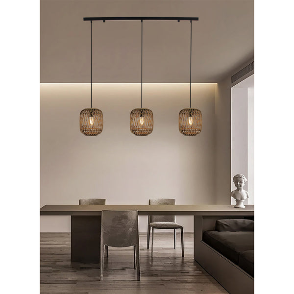 Diese braune Pendelleuchte aus der Serie Cross bringt ländlichen Charme in jeden Raum. Ideal für eine gemütliche Atmosphäre.