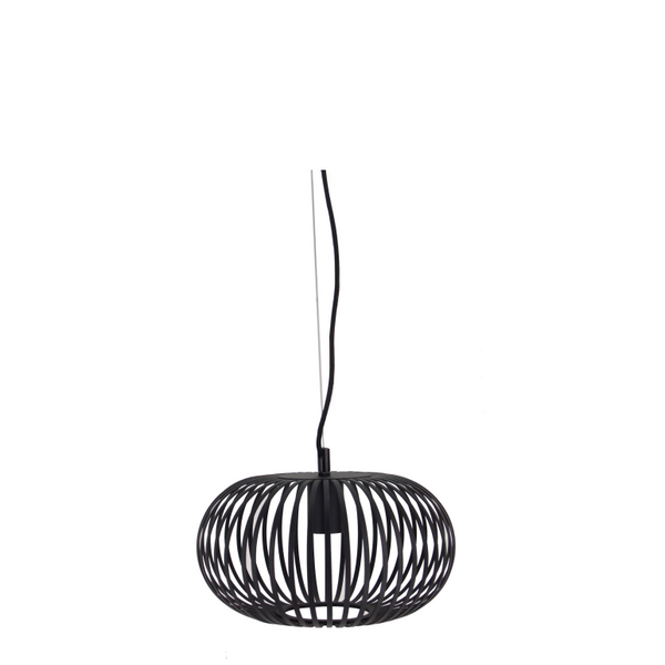 Detailaufnahme der schwarzen Pendelleuchte Curvato. Ihr industrielles Design verleiht jedem Raum eine moderne Note.
