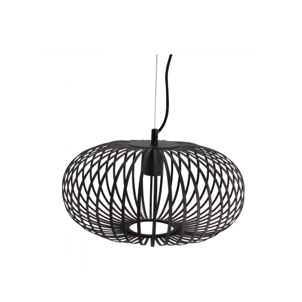 Detailaufnahme der Curvato Pendelleuchte in Schwarz. Ihr industrielles Design verleiht jedem Raum einen modernen Akzent.
