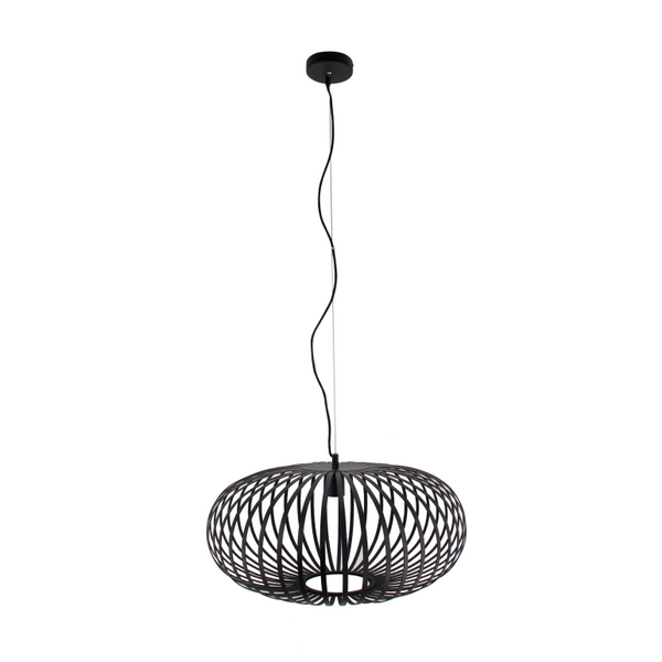 Detailaufnahme der schwarzen Pendelleuchte Curvato mit 60 cm Durchmesser. Ideal für industrielle Akzente über Tischen.