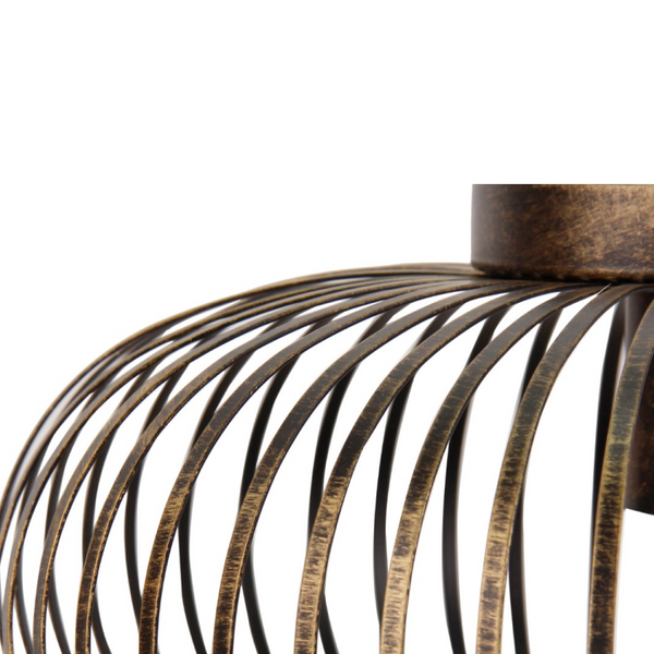 Detailaufnahme der bronzen Deckenleuchte Curvato mit industriellem Charme. Sie setzt markante Akzente in jedem Raum.