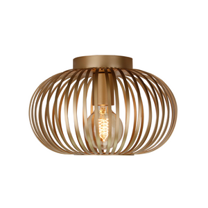 Die goldene Deckenleuchte Curvato begeistert mit modernem Design und warmem Licht. Ein Blickfang für stilvolle Räume.