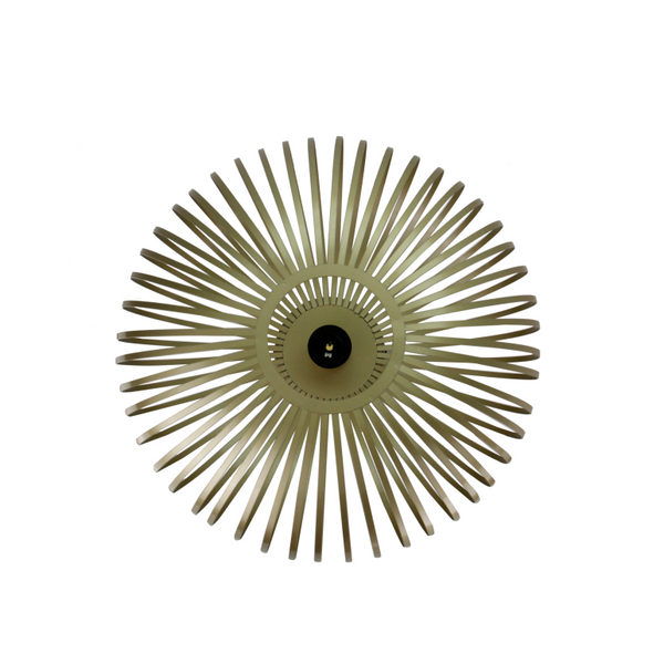 Detailansicht der goldenen Curvato Deckenleuchte mit modernem Design.