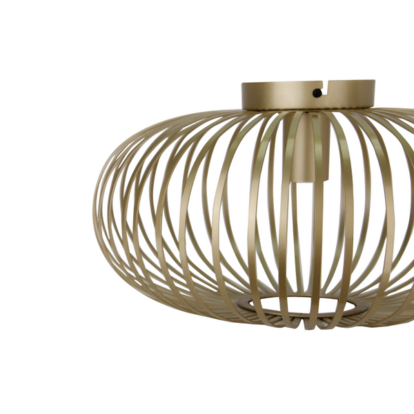 Detailansicht der goldenen Curvato Deckenleuchte mit modernem Design. Perfekt für eine elegante Atmosphäre in jedem Raum.