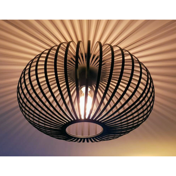 Industrielle Deckenleuchte Curvato in Schwarz mit modernem Design. Perfekt für eine stilvolle Atmosphäre in jedem Raum.
